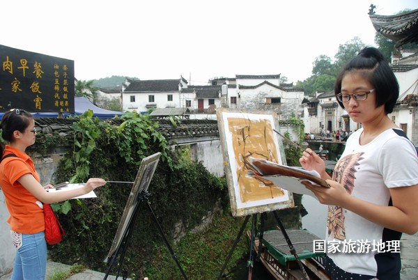 　　9月13日，座落在婺源縣秋口鎮(zhèn)李坑村“小橋、流水、人家”創(chuàng)作寫生基地的李坑章文灑店農(nóng)家樂。