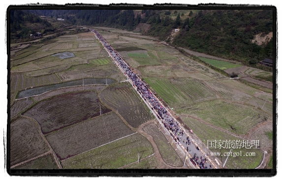 1700桌合攏宴，總長3.7公里，10380人同桌就餐，創(chuàng)歷史之最