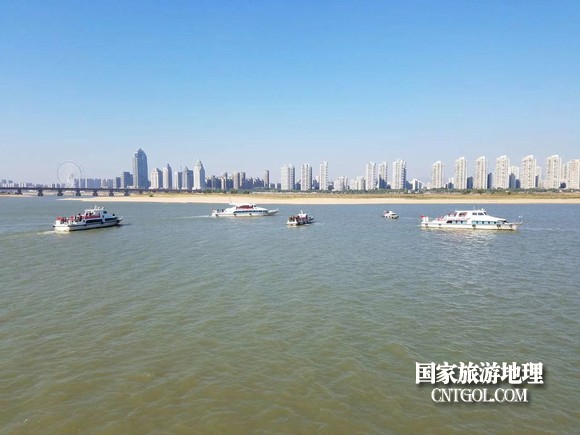 江西開展呵護(hù)一湖清水，嚴(yán)厲打擊非法采砂行動(dòng)（圖）